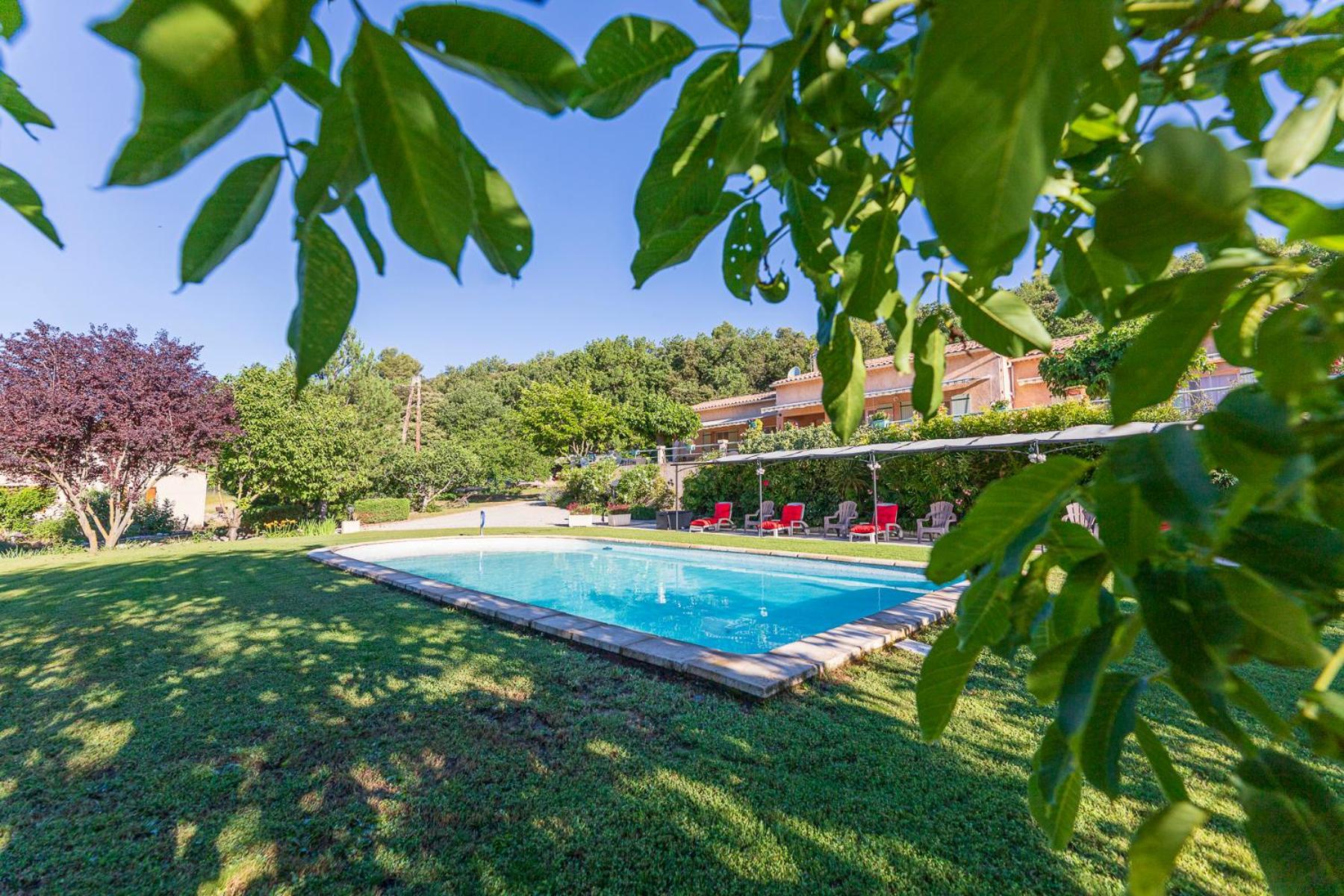 Bed and Breakfast La Bastide Des Roses Saint-Julien-d'Asse Екстер'єр фото