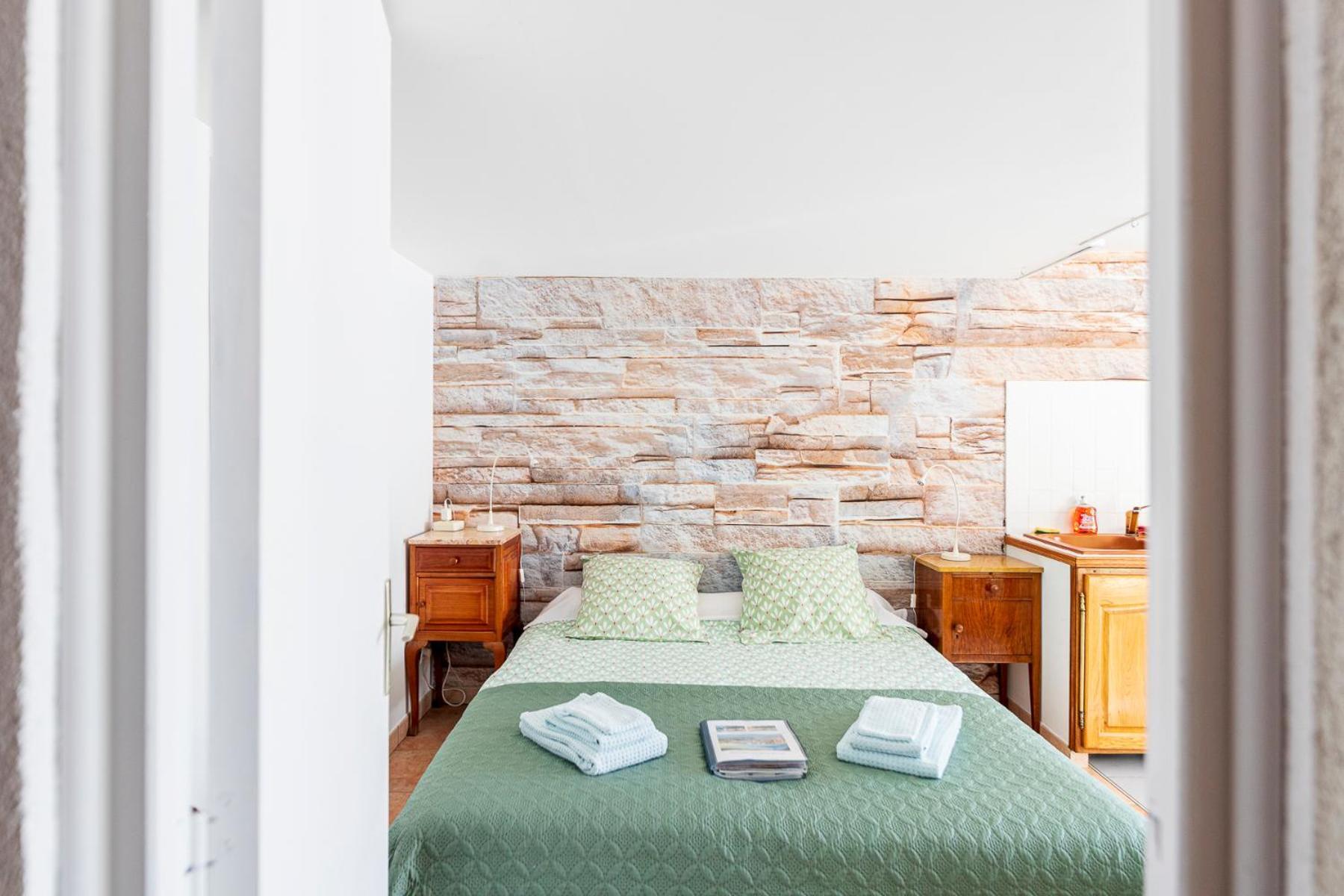 Bed and Breakfast La Bastide Des Roses Saint-Julien-d'Asse Екстер'єр фото
