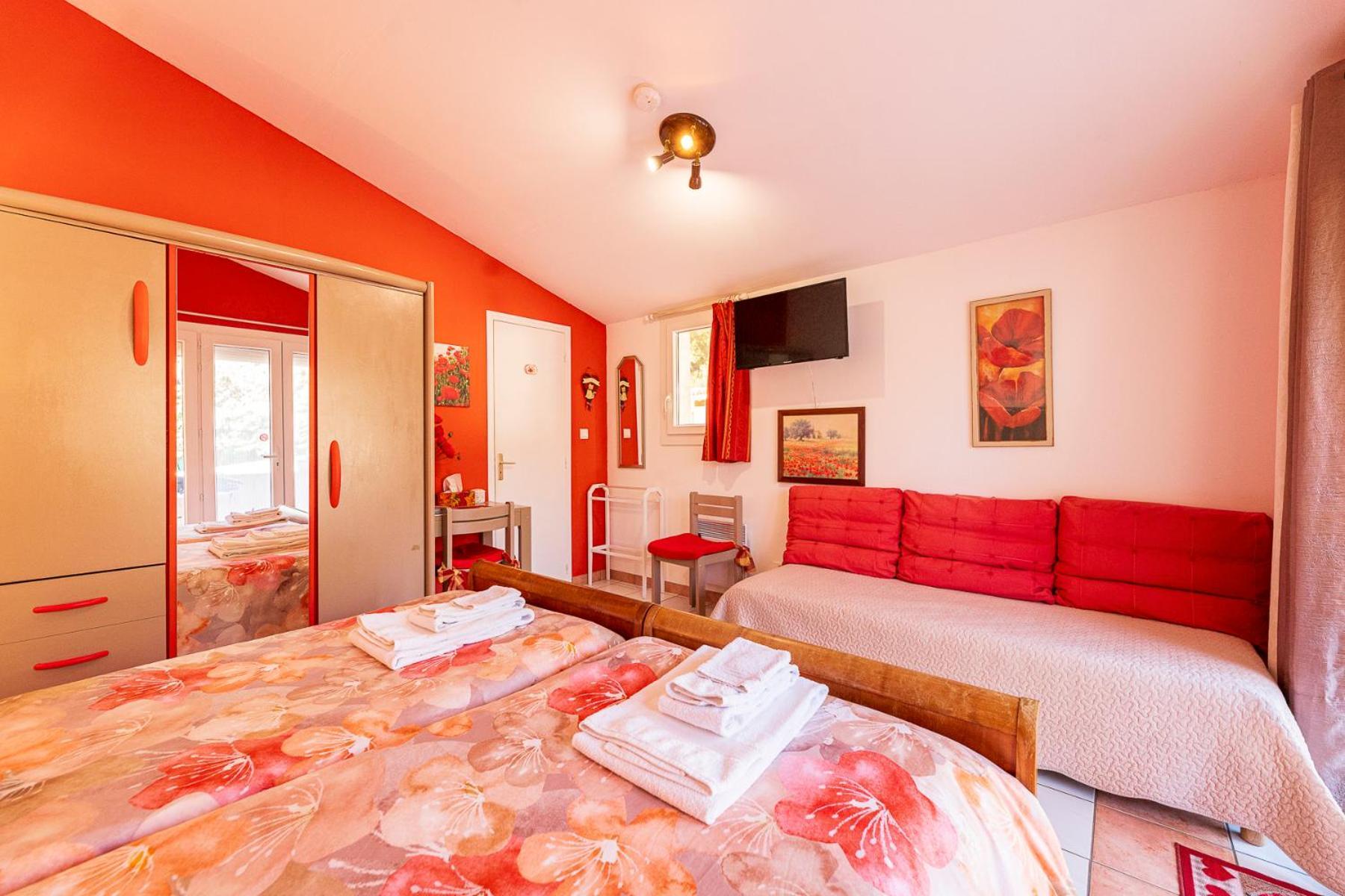 Bed and Breakfast La Bastide Des Roses Saint-Julien-d'Asse Екстер'єр фото